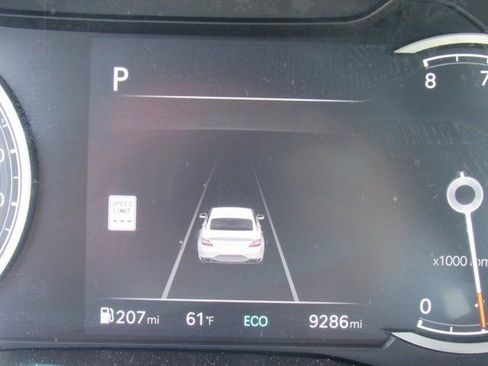 Used 2025 Genesis G70 2.5T image 22