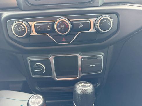 Used 2019 Jeep Wrangler Unlimited Sport image 18