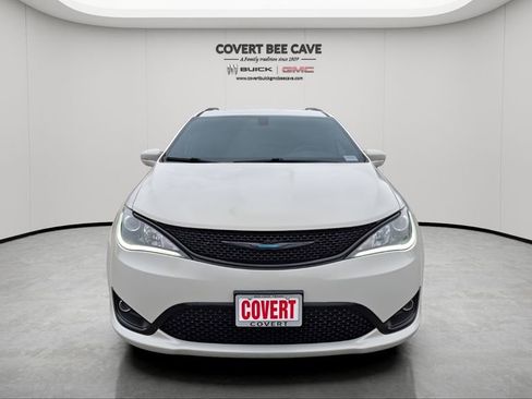 Used 2020 Chrysler Pacifica Limited w/ S Appearance Package image 2