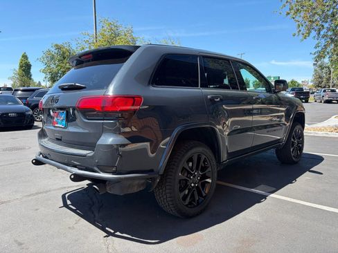 Used 2018 Jeep Grand Cherokee Altitude AWD/4WD image 5