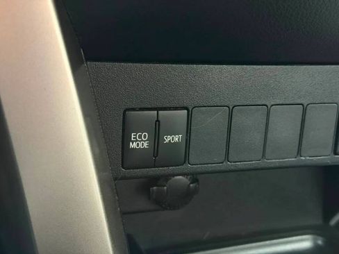 Used 2015 Toyota RAV4 XLE AWD/4WD image 17