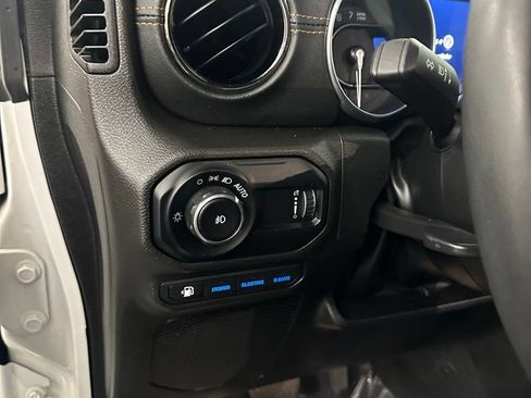 Used 2023 Jeep Wrangler Unlimited Sahara AWD/4WD image 14