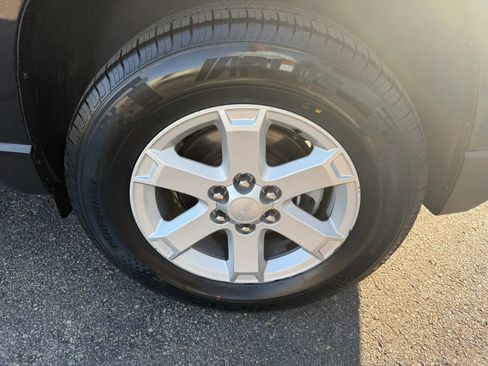 Used 2015 GMC Acadia SLE FWD image 58
