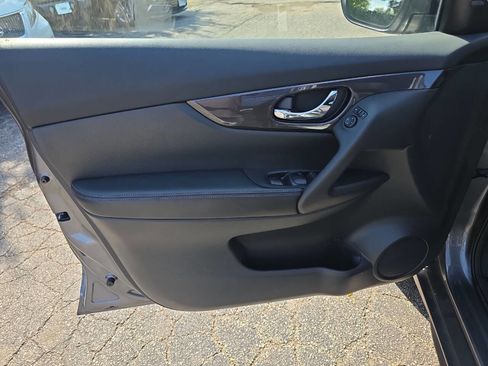 Used 2019 Nissan Rogue S w/ Special Edition Package image 8