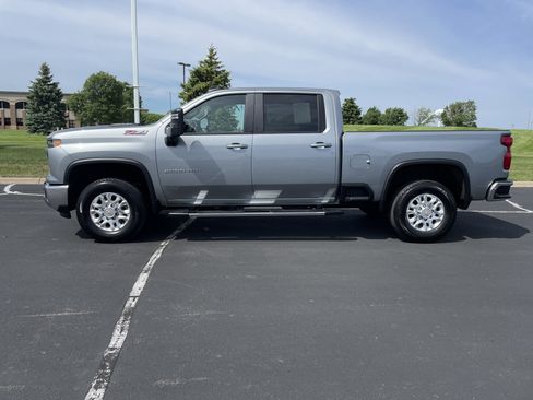 Used 2024 Chevrolet Silverado 2500 LT w/ All Star Edition AWD/4WD image 2