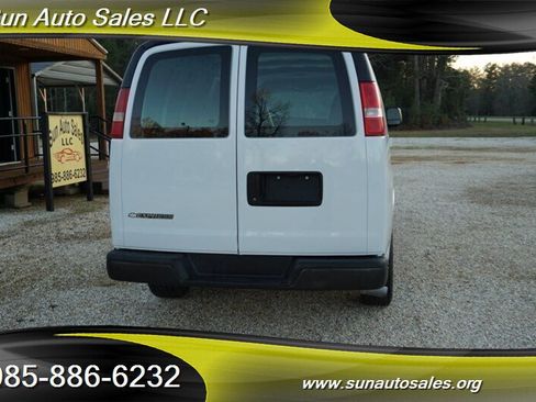 Used 2010 Chevrolet Express 1500 image 15