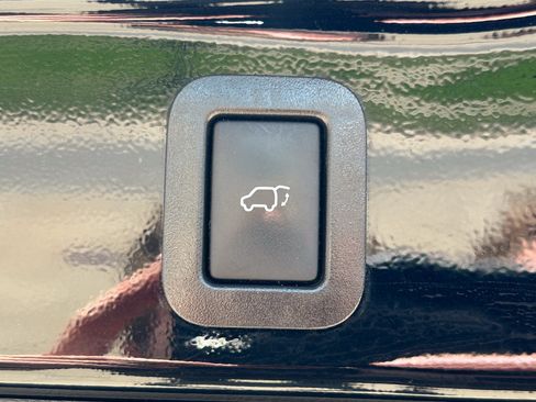 Used 2019 Toyota Highlander SE AWD/4WD image 24