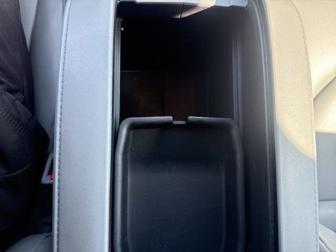 Used 2023 Toyota Highlander XLE FWD image 29