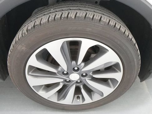 Used 2022 Buick Encore Preferred AWD/4WD image 11