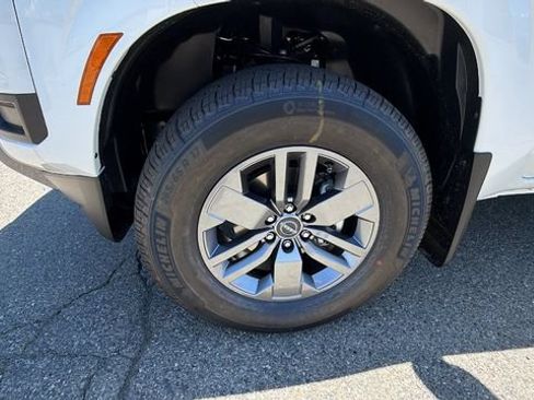 New 2026 Nissan Frontier SV w/ Tow Package AWD/4WD image 10