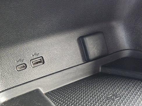 Used 2025 Chevrolet Traverse LT FWD image 20
