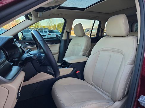 Used 2022 Jeep Grand Cherokee Limited image 24