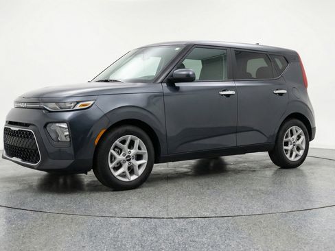 Used 2025 Kia Soul LX w/ LX Technology Package image 3