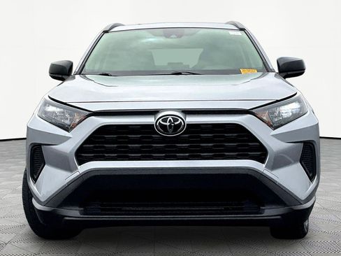 Used 2021 Toyota RAV4 LE AWD/4WD image 3