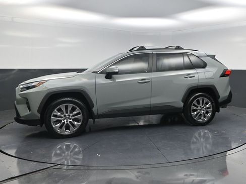 Used 2023 Toyota RAV4 XLE Premium image 3