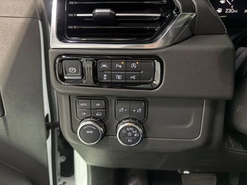 Certified 2025 GMC Yukon Denali image 26