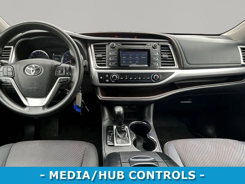 Used 2018 Toyota Highlander LE FWD image 7