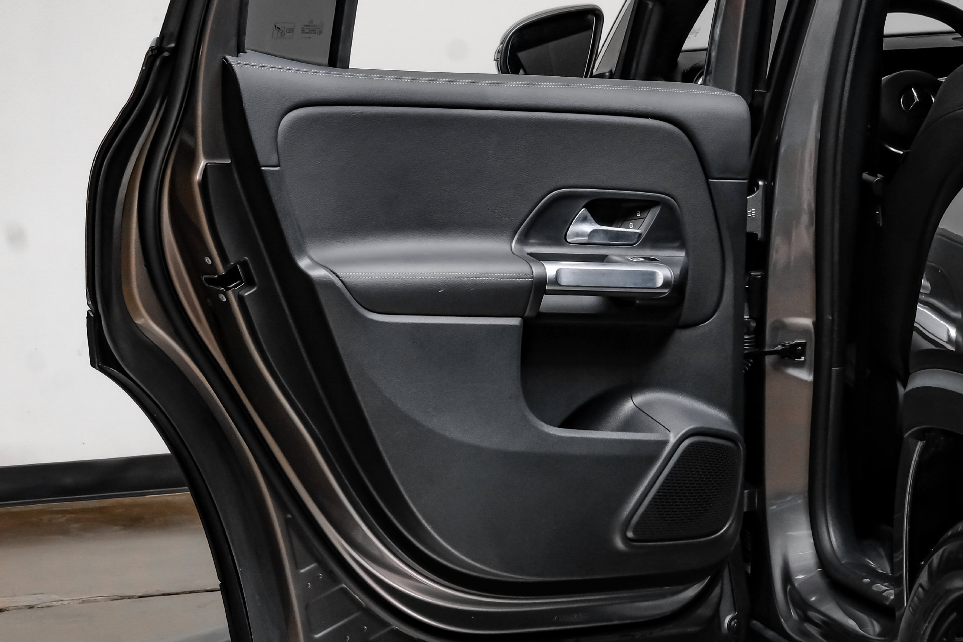 Used 2023 Mercedes-Benz GLB 250 w/ Premium Package image 46