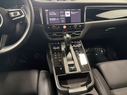 Certified 2026 Porsche Macan AWD/4WD image 18