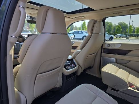 Used 2021 Lincoln Navigator Reserve w/ Luxury Package AWD/4WD image 25