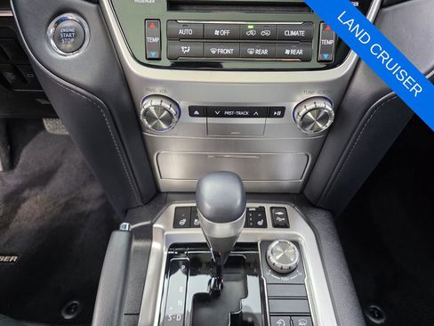 Used 2018 Toyota Land Cruiser image 23