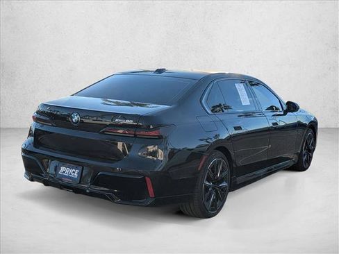 Used 2025 BMW i7 xDrive60 image 5