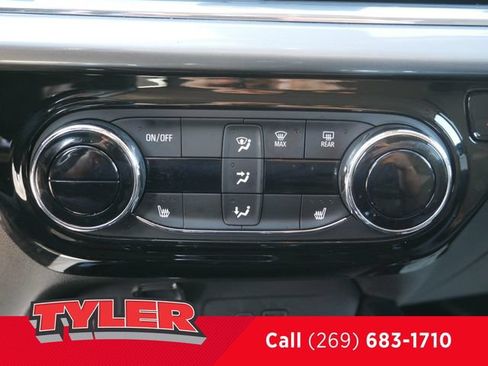 Used 2024 Chevrolet Trax LT w/ LT Convenience Package FWD image 29