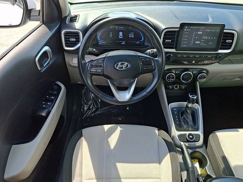 Certified 2025 Hyundai Venue SEL FWD image 12