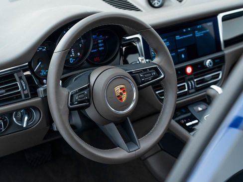 Used 2025 Porsche Macan image 20