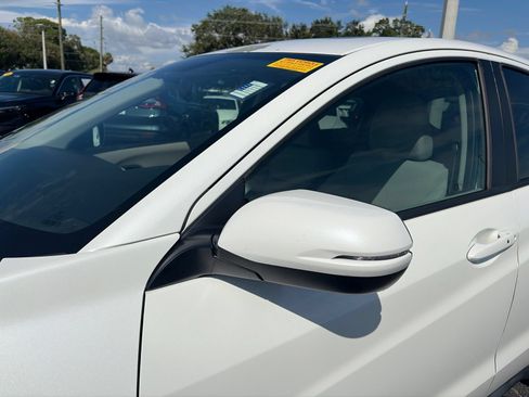 Used 2018 Honda HR-V EX image 13