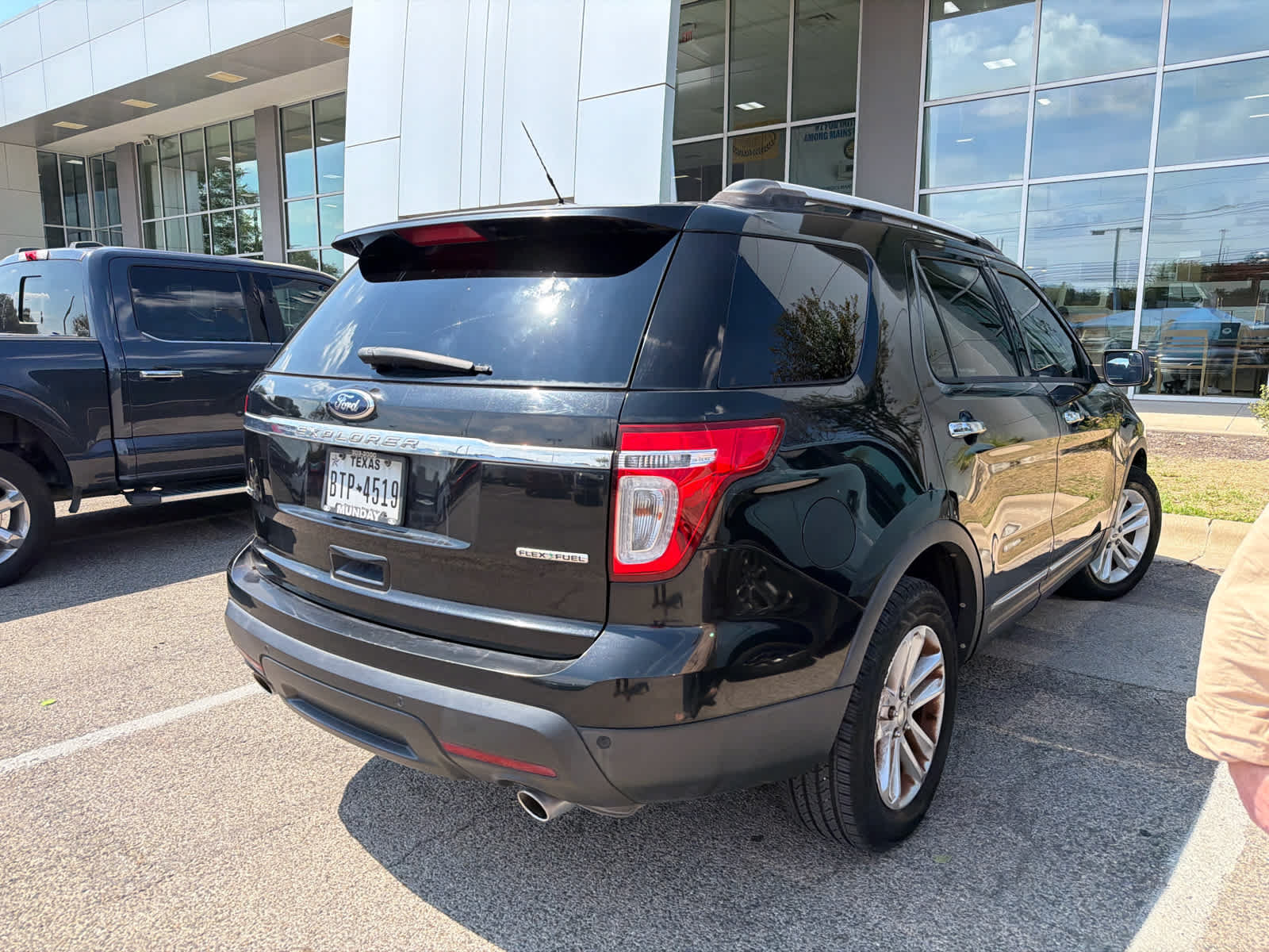 Used 2013 Ford Explorer XLT FWD image 3
