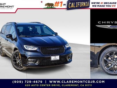 New 2026 Chrysler Pacifica Limited w/ S Appearance Package