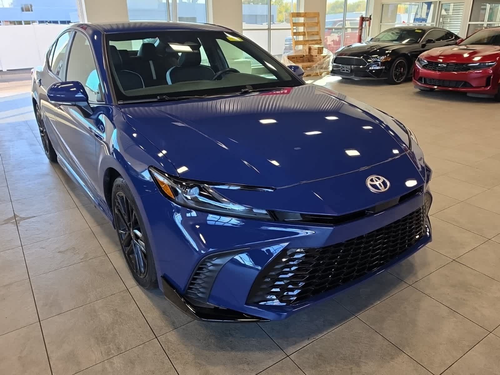 Used 2025 Toyota Camry SE FWD image 3