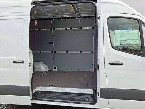 Used 2026 Mercedes-Benz Sprinter 2500 image 9