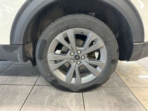 Used 2023 Ford Explorer XLT w/ Equipment Group 202A AWD/4WD image 4