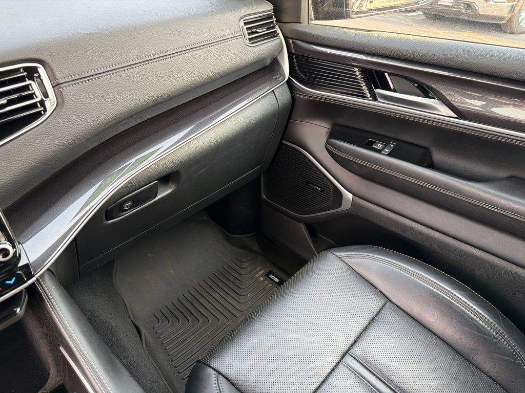 Used 2024 Jeep Wagoneer 4WD w/ Premium Group I image 34