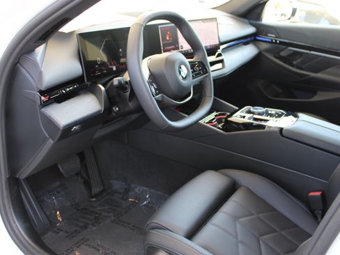 Used 2026 BMW 530i w/ Premium Package RWD image 16