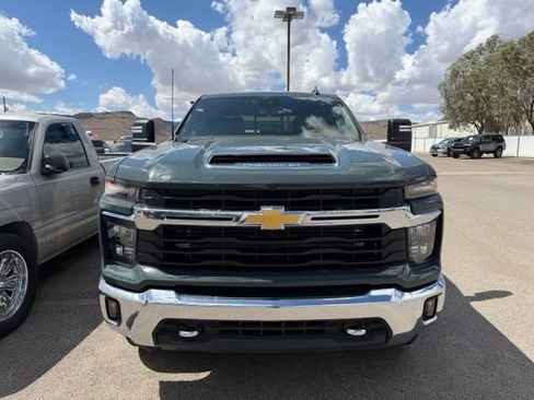 Used 2025 Chevrolet Silverado 2500 LT AWD/4WD image 3