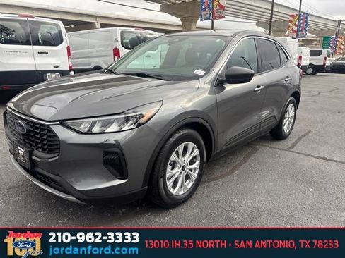 Certified 2023 Ford Escape Active w/ Tech Pack #1 FWD image 3