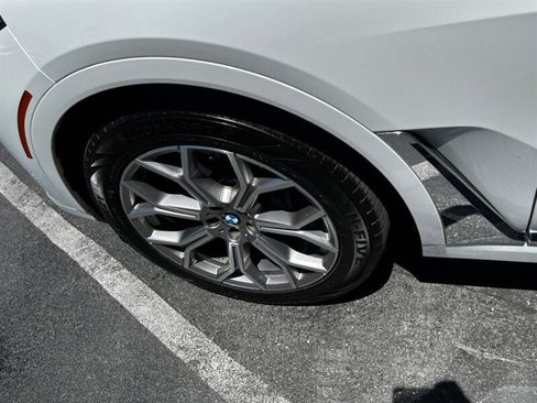 Used 2021 BMW X7 xDrive40i w/ Premium Package AWD/4WD image 14