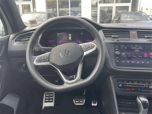 Used 2022 Volkswagen Tiguan SE R-Line image 14