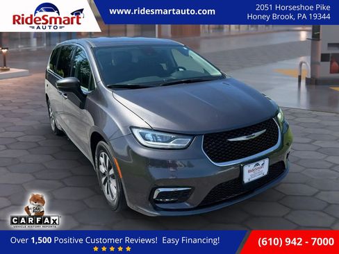 Used 2023 Chrysler Pacifica Touring-L w/ Uconnect Theater Family Group FWD image 1