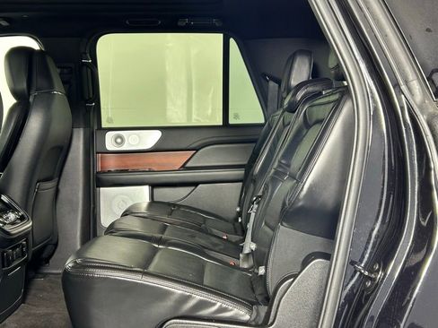 Used 2020 Lincoln Navigator L Reserve w/ Luxury Package image 19