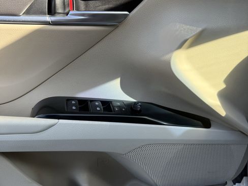 Used 2019 Toyota Camry LE image 16