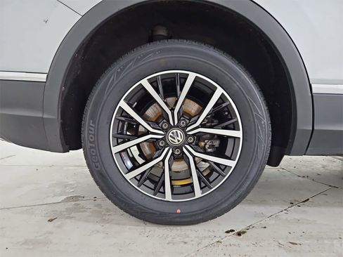 Used 2021 Volkswagen Tiguan SE image 13