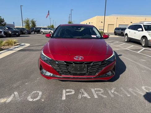 Certified 2022 Hyundai Elantra Limited FWD image 2