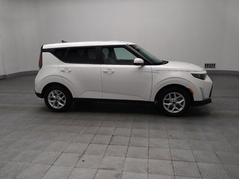 Used 2025 Kia Soul LX image 11