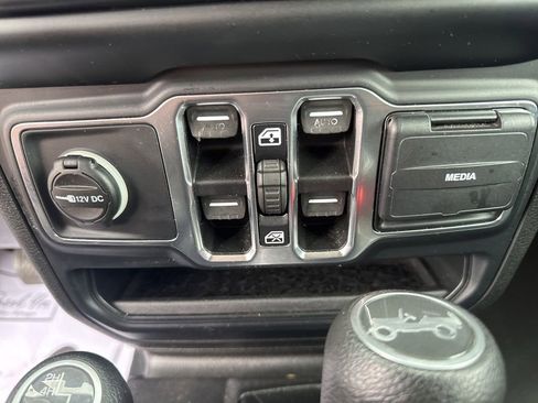 Used 2019 Jeep Wrangler Unlimited Sport S AWD/4WD image 23