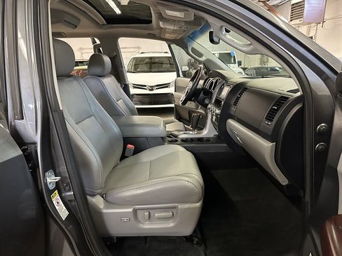Used 2014 Toyota Sequoia Platinum image 13