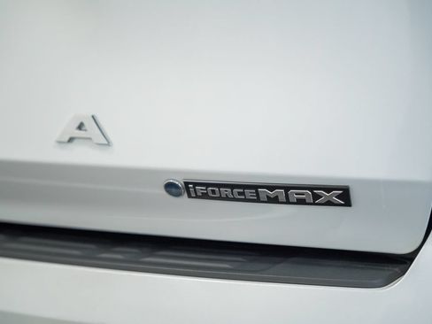 Used 2025 Toyota Sequoia Capstone AWD/4WD image 8